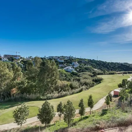 Golf 2br - Private Terrace, Beautiful Views, Near 아파트 에스테포나